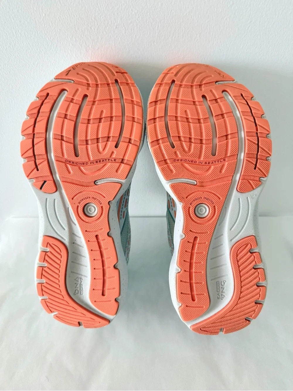 Brooks Glycerin 20 in Oyster/Latigo Bay/Coral (Size: 7.5-D) Excellent Condition
